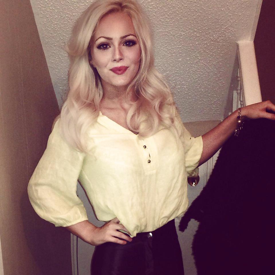 17P Sexy blondes to wank over