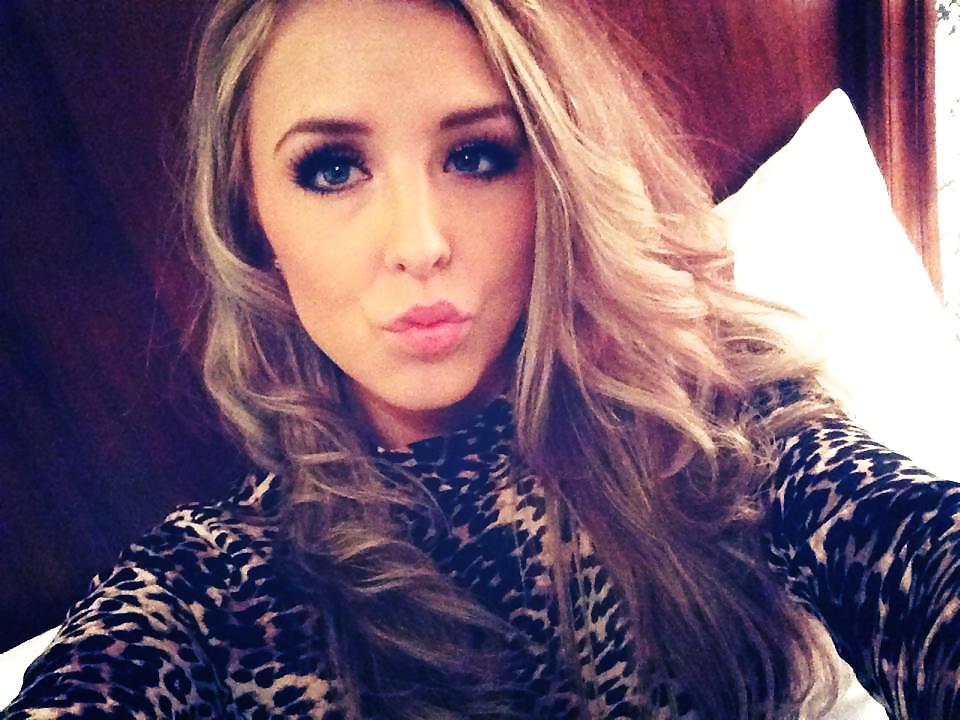 17P Sexy blondes to wank over