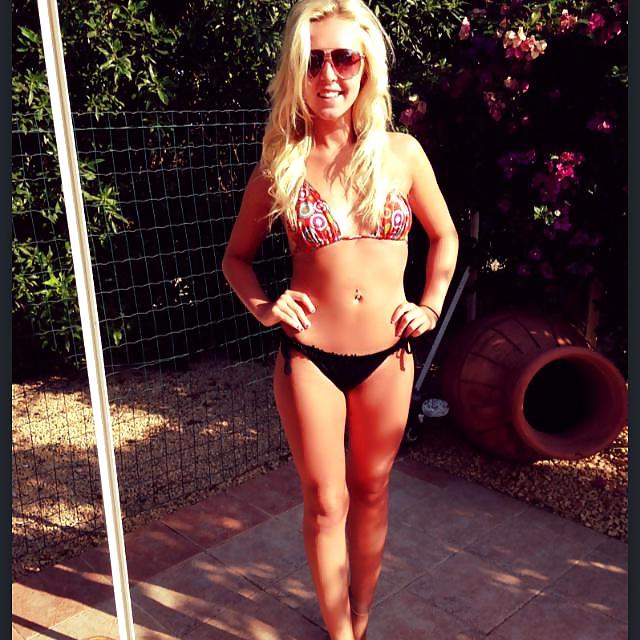 17P Sexy blondes to wank over