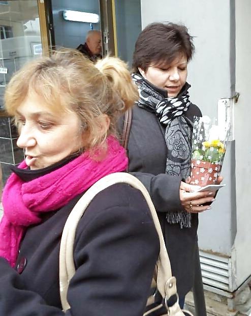 20P Spy old + young street romanian