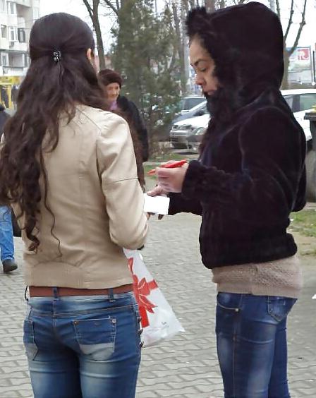 20P Spy old + young street romanian