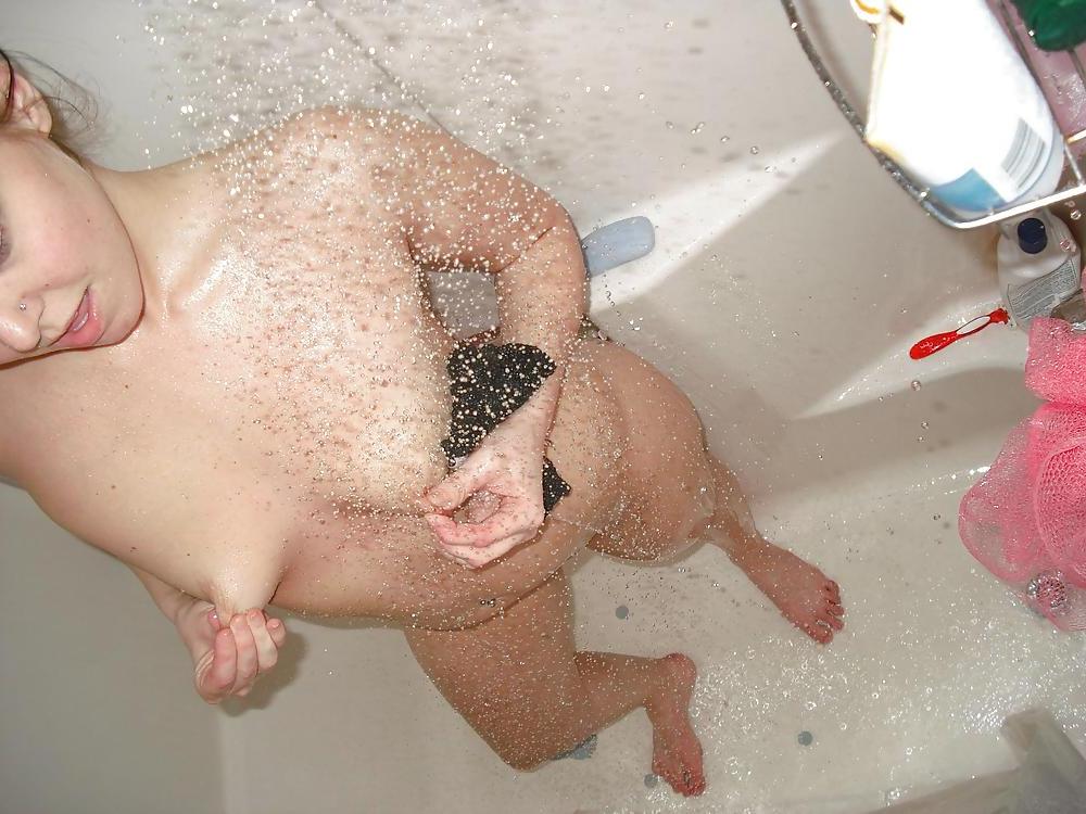 25P Sexy Amateur Girl Spills Milk Over Her Body And Pussy