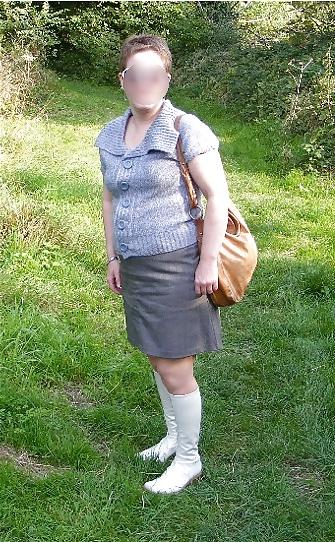 25P Flashing in a country park