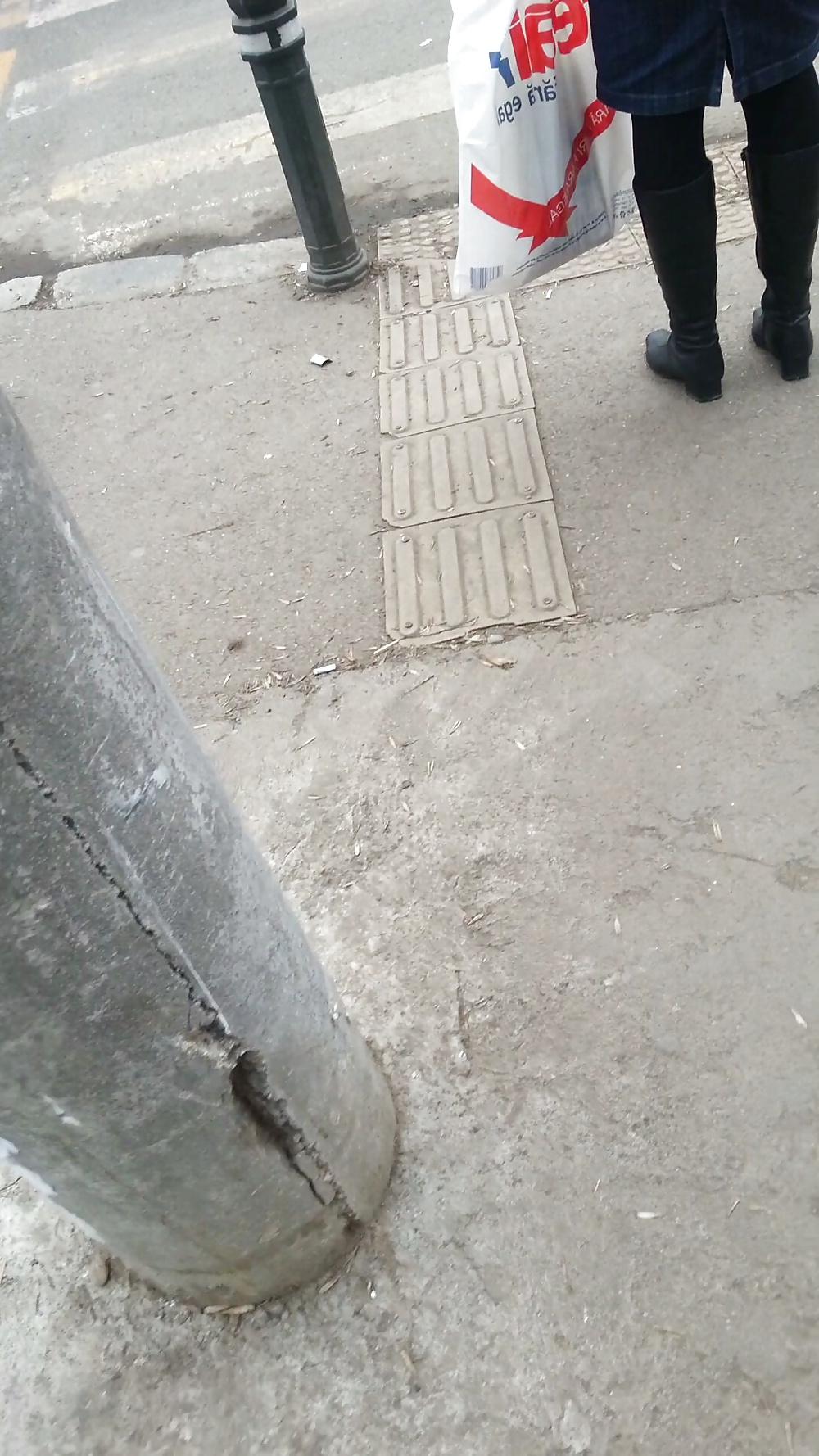 25P Old + young feet romanian