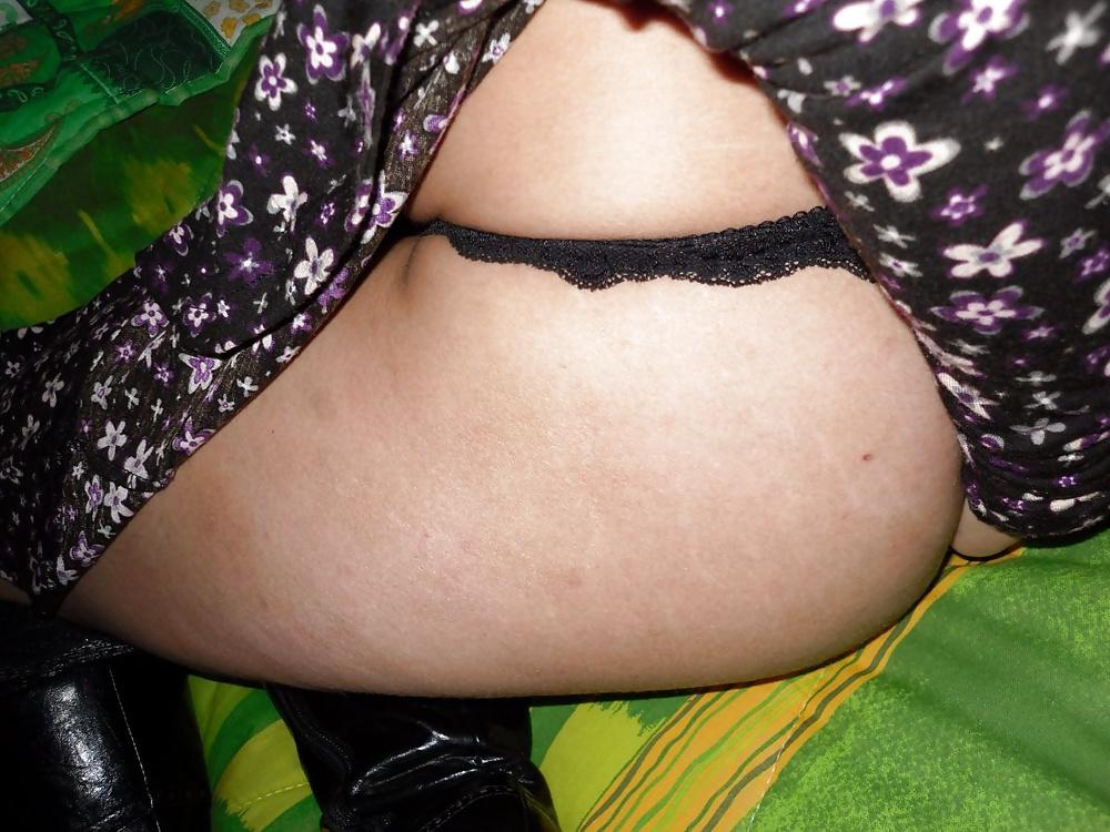 23P Slut Show Her Pussy And Ass