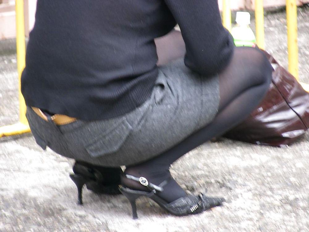 19P Japanese Candids - Feet on the Street 04