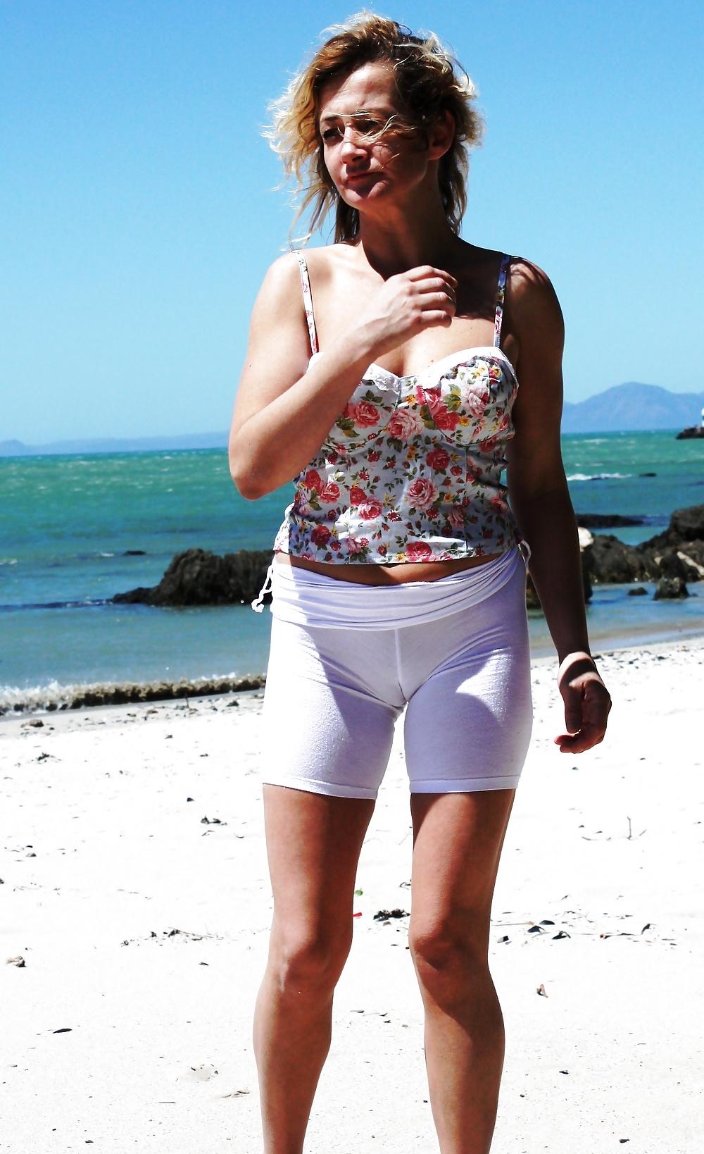 25P Fotze frisst Hose - cameltoe