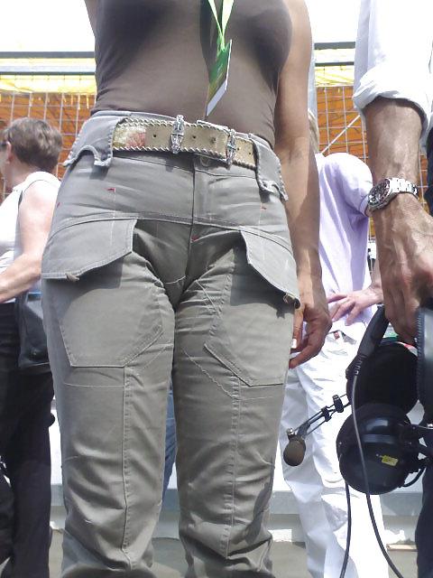21P Camel toe 