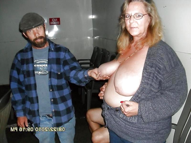 25P Porn Shop Milfs