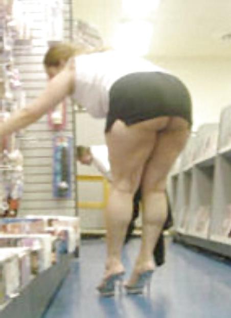 25P Porn Shop Milfs