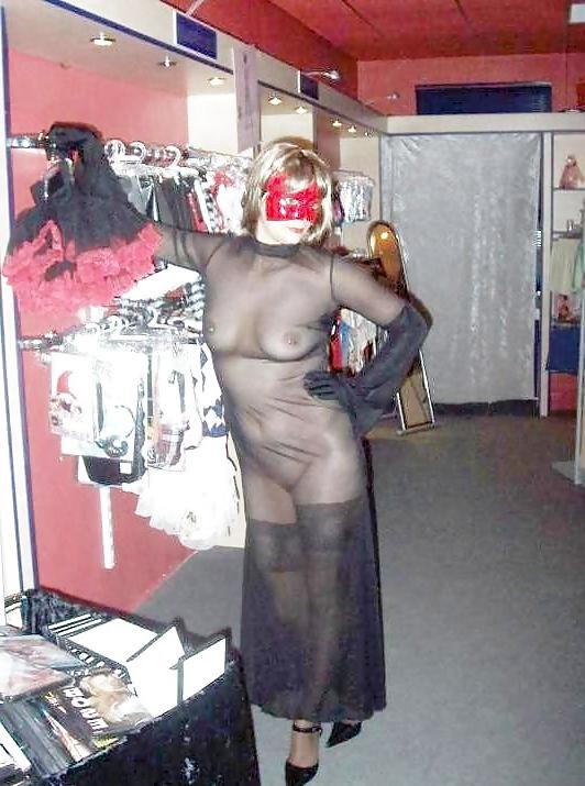 25P Porn Shop Milfs
