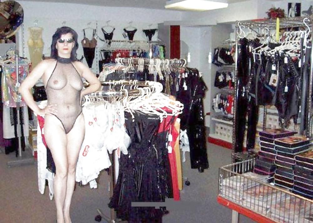 25P Porn Shop Milfs