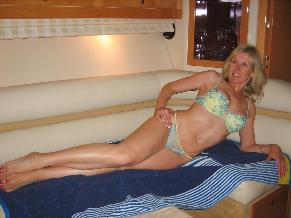 25P Hot Mom