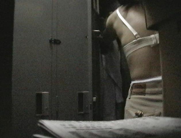 20P Japanese Girl Changing 03