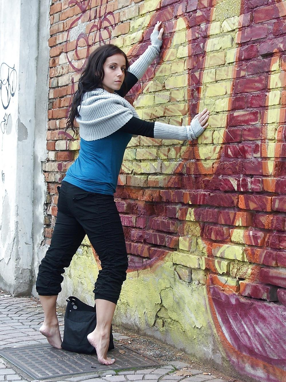 25P Barefoot urban, dirty streets 1
