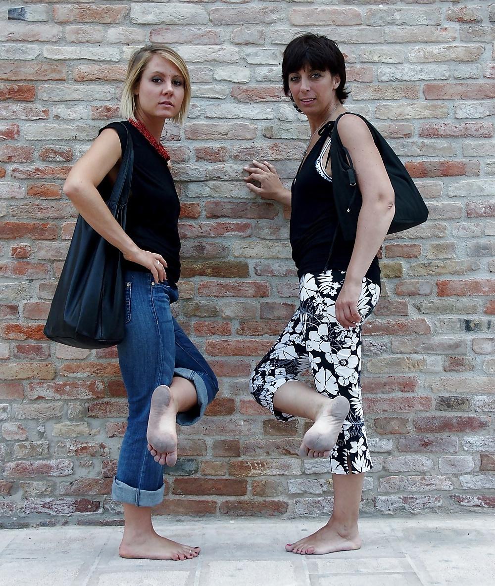 25P Barefoot urban, dirty streets 1