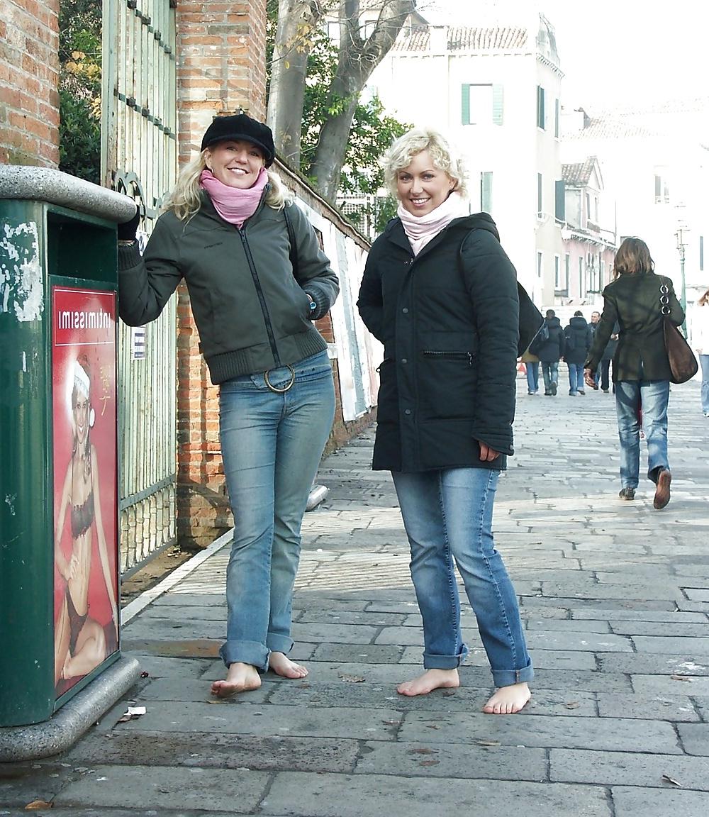 25P Barefoot urban, dirty streets 1