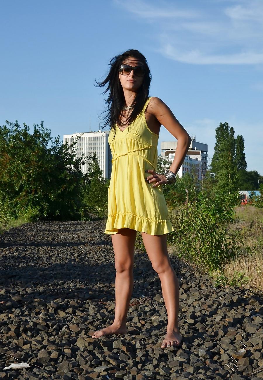 25P Barefoot urban, dirty streets 1