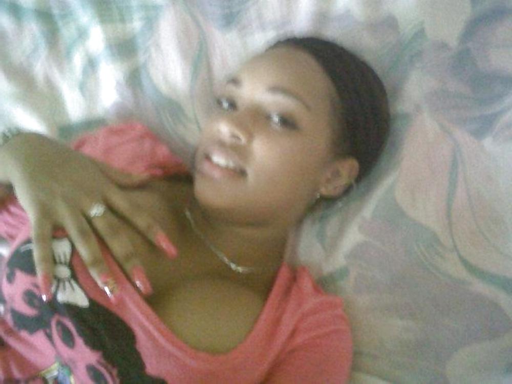 25P A dominican girl called Laa M.