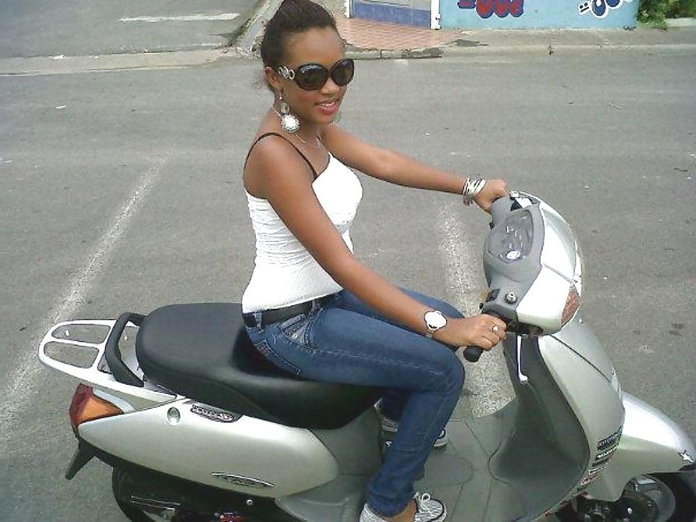 25P A dominican girl called Laa M.