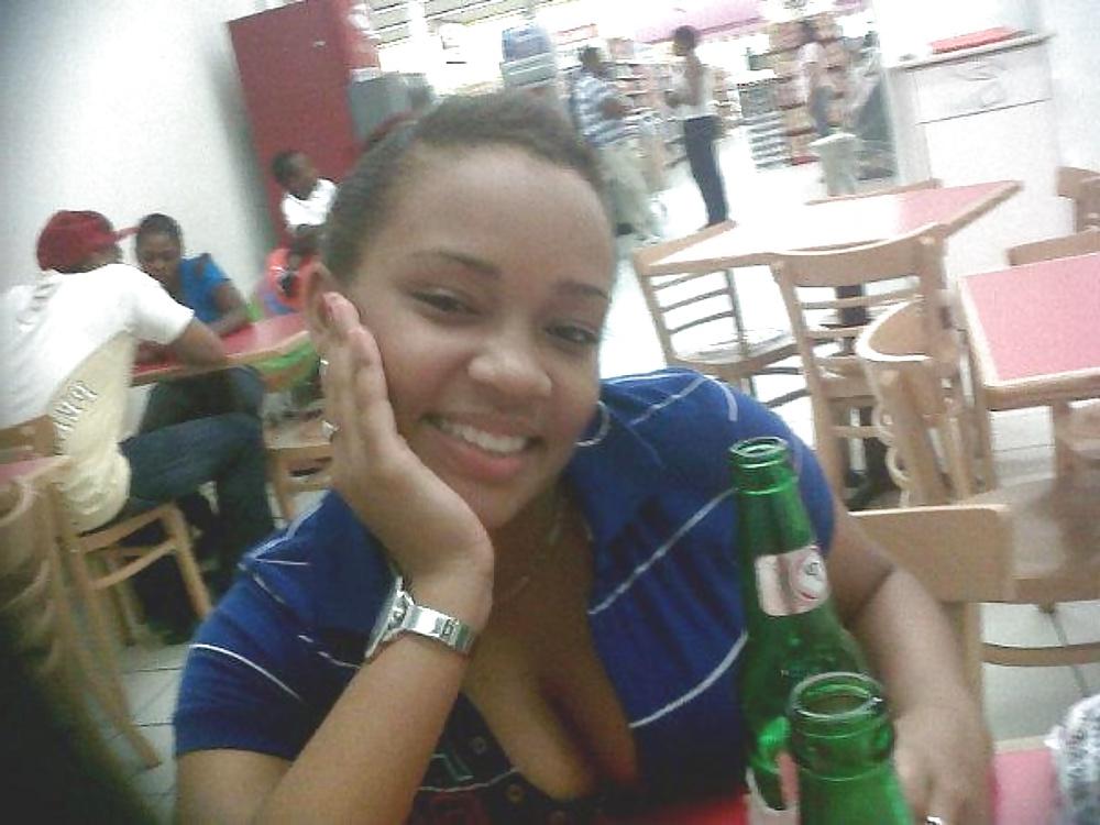 25P A dominican girl called Laa M.