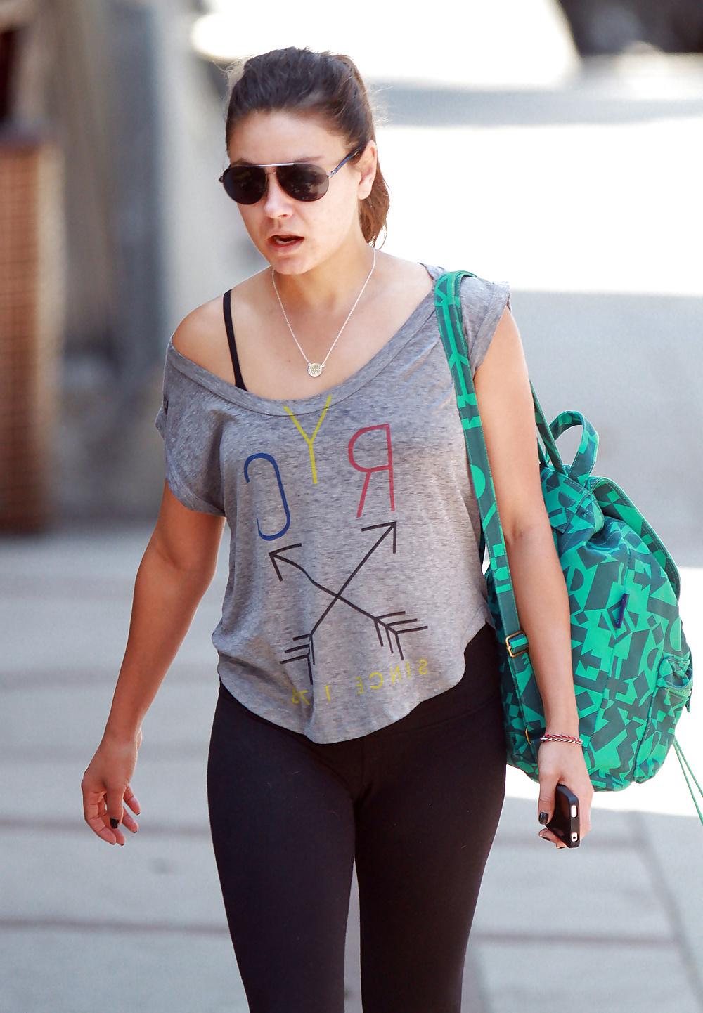 17P Mila Kunis- Perfect fuck toy