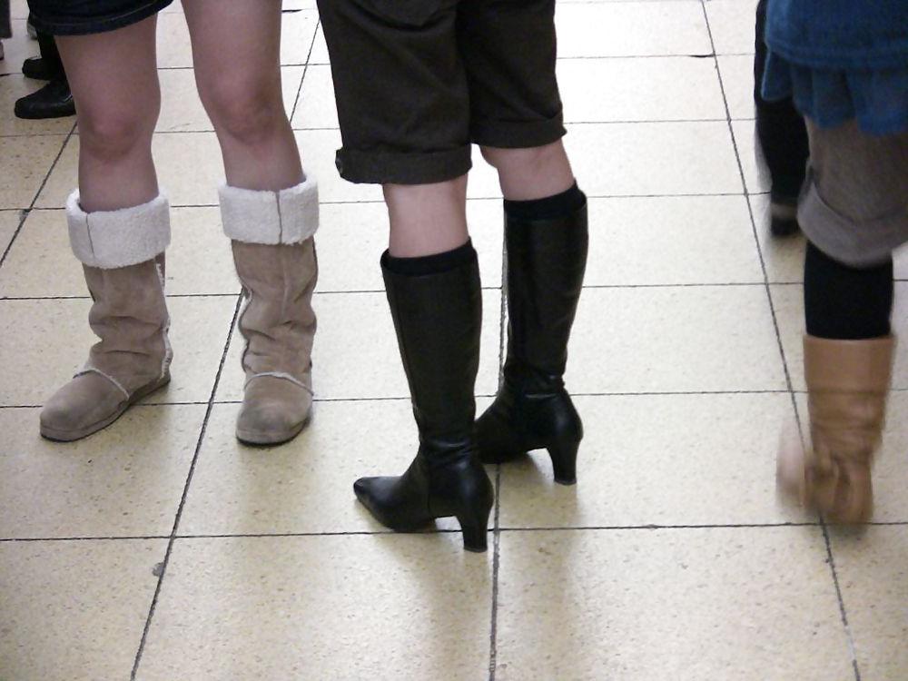 20P Japanese Candids - Feet on the Street 06