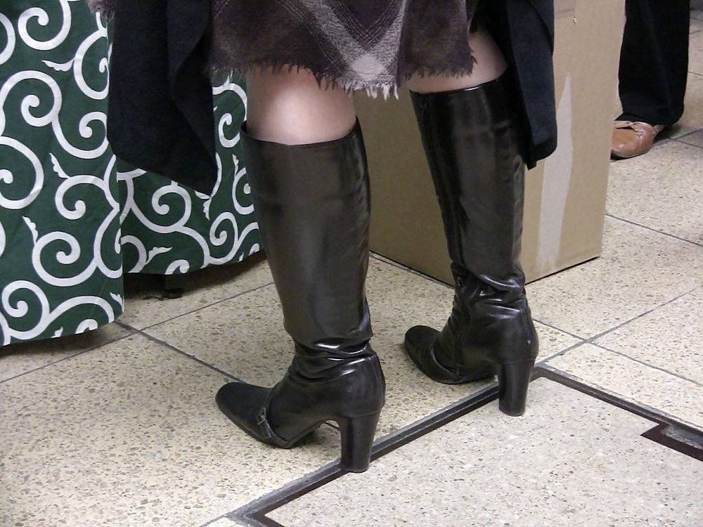 20P Japanese Candids - Feet on the Street 06