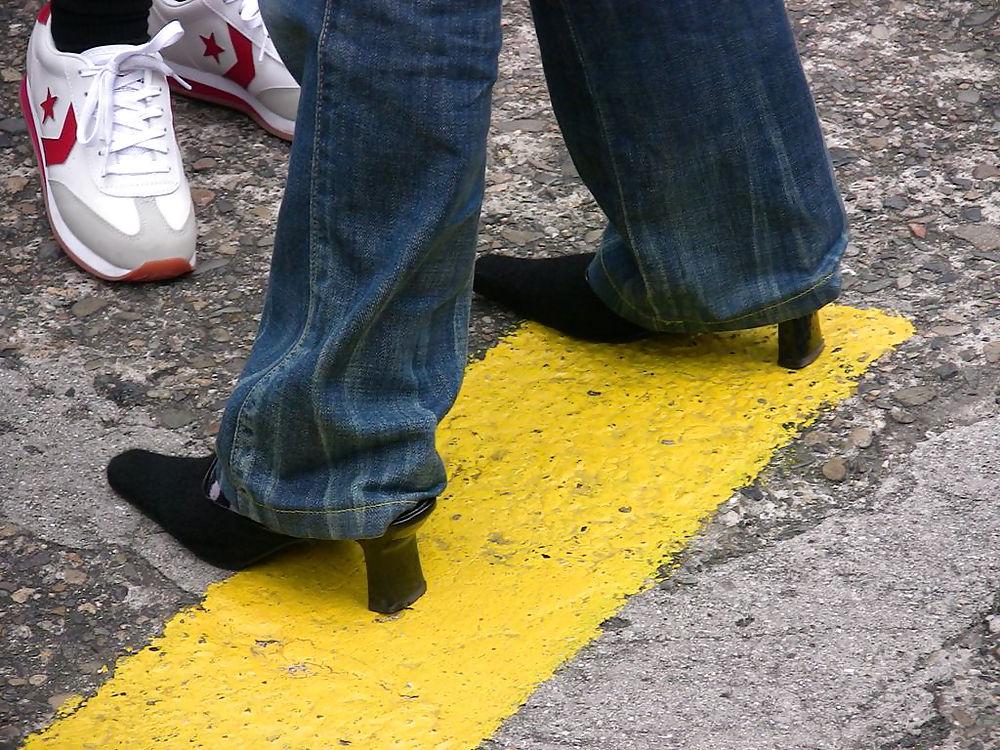 20P Japanese Candids - Feet on the Street 06