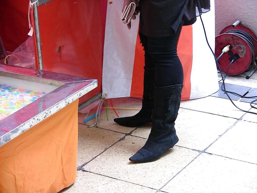 20P Japanese Candids - Feet on the Street 06