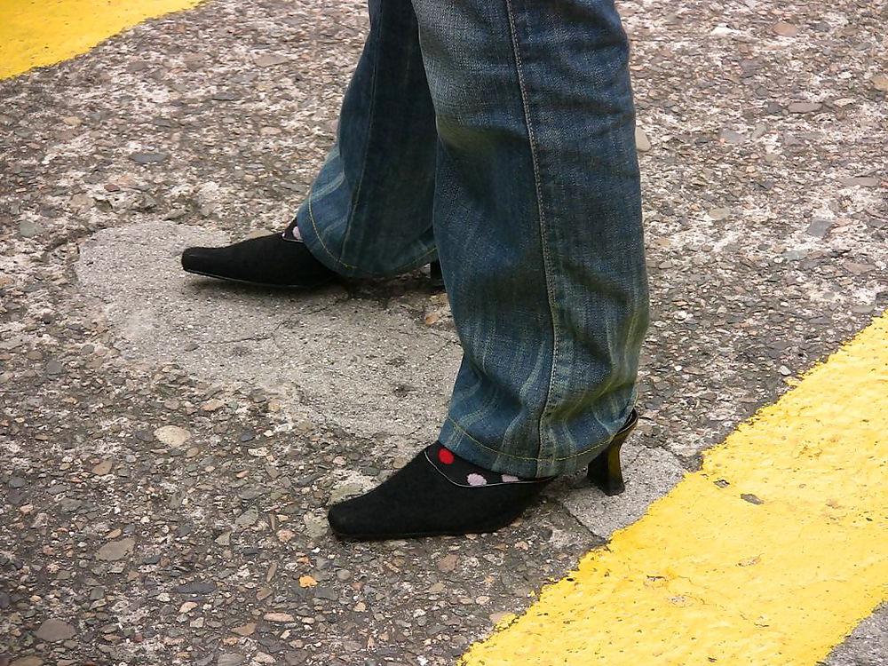 20P Japanese Candids - Feet on the Street 06