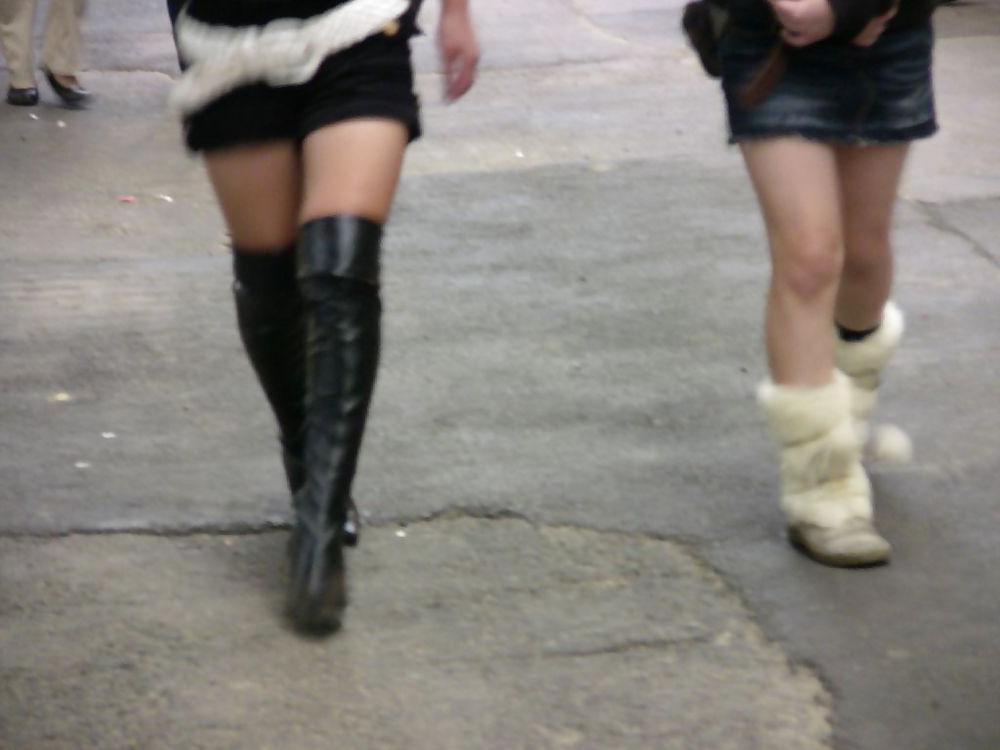 20P Japanese Candids - Feet on the Street 06