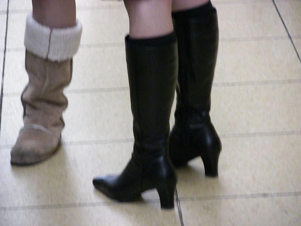 20P Japanese Candids - Feet on the Street 06