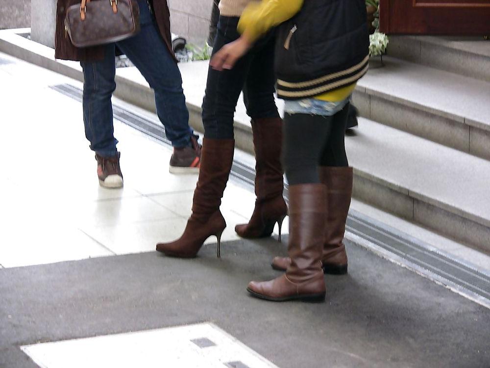 20P Japanese Candids - Feet on the Street 06