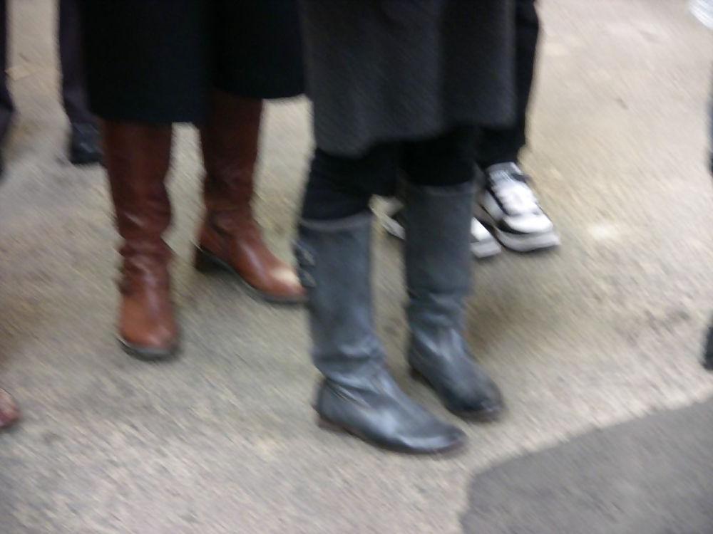 20P Japanese Candids - Feet on the Street 06