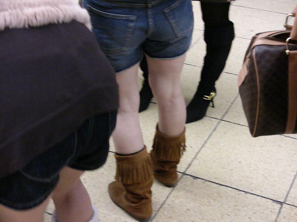20P Japanese Candids - Feet on the Street 06