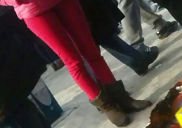 25P Sexy feet, ass and legs old + young romanian