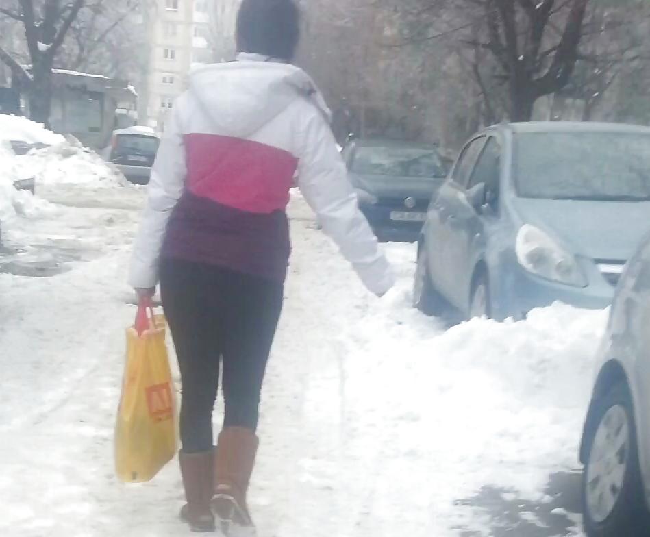 25P Sexy feet, ass and legs old + young romanian