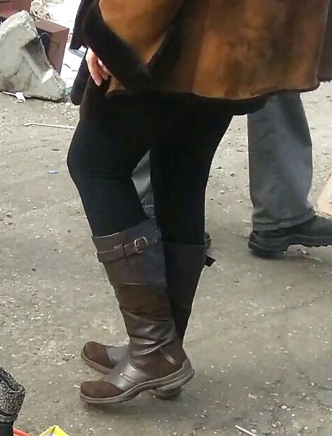 25P Sexy feet, ass and legs old + young romanian
