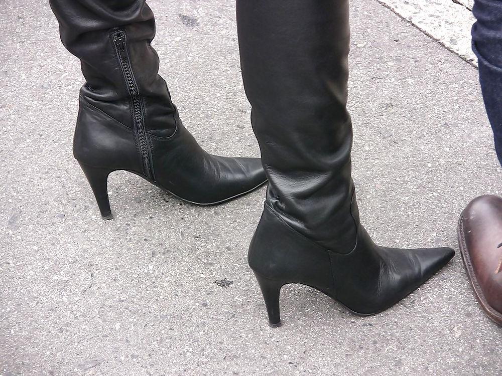 23P Japanese Candids - Feet on the Street 05