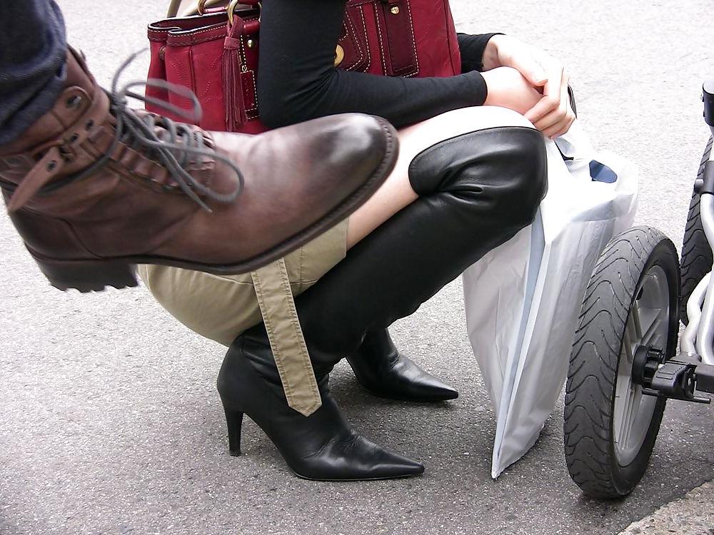 23P Japanese Candids - Feet on the Street 05