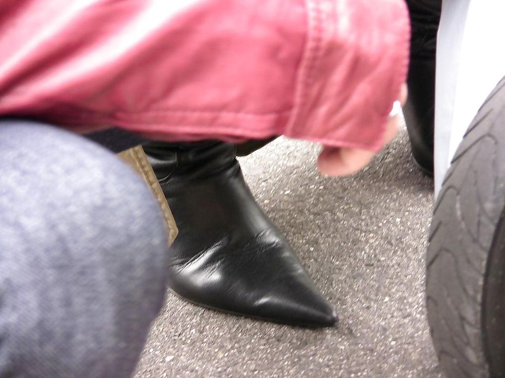 23P Japanese Candids - Feet on the Street 05