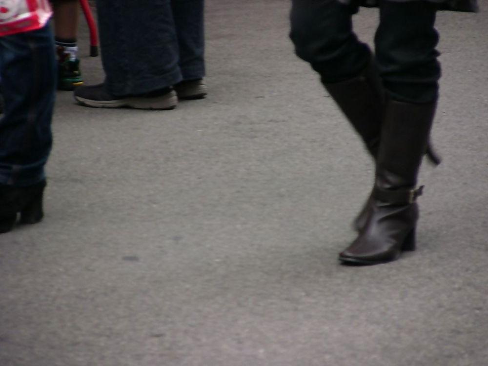 23P Japanese Candids - Feet on the Street 05
