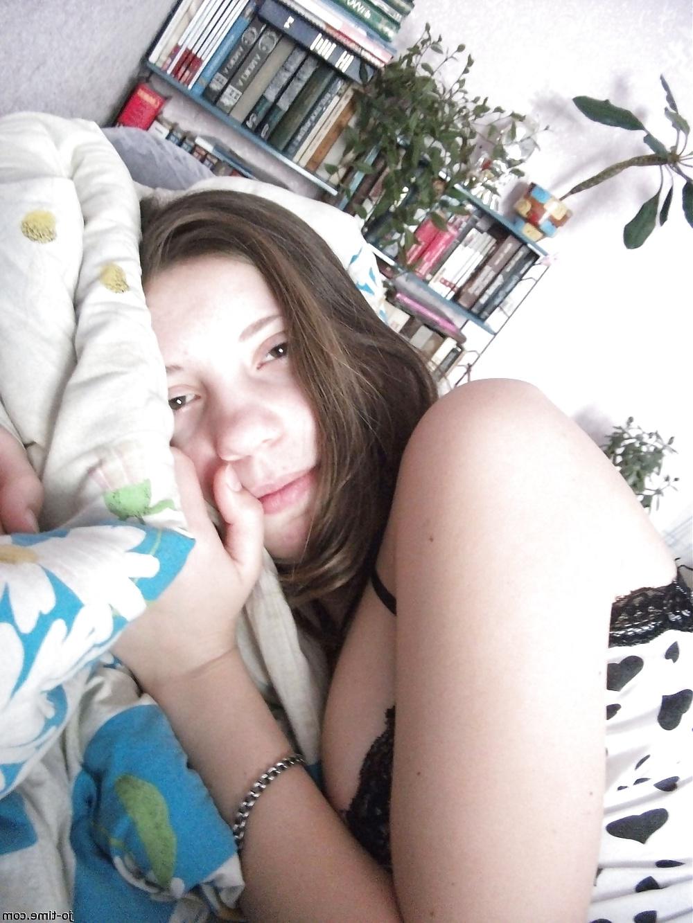 25P Shy Girl Gets Hot