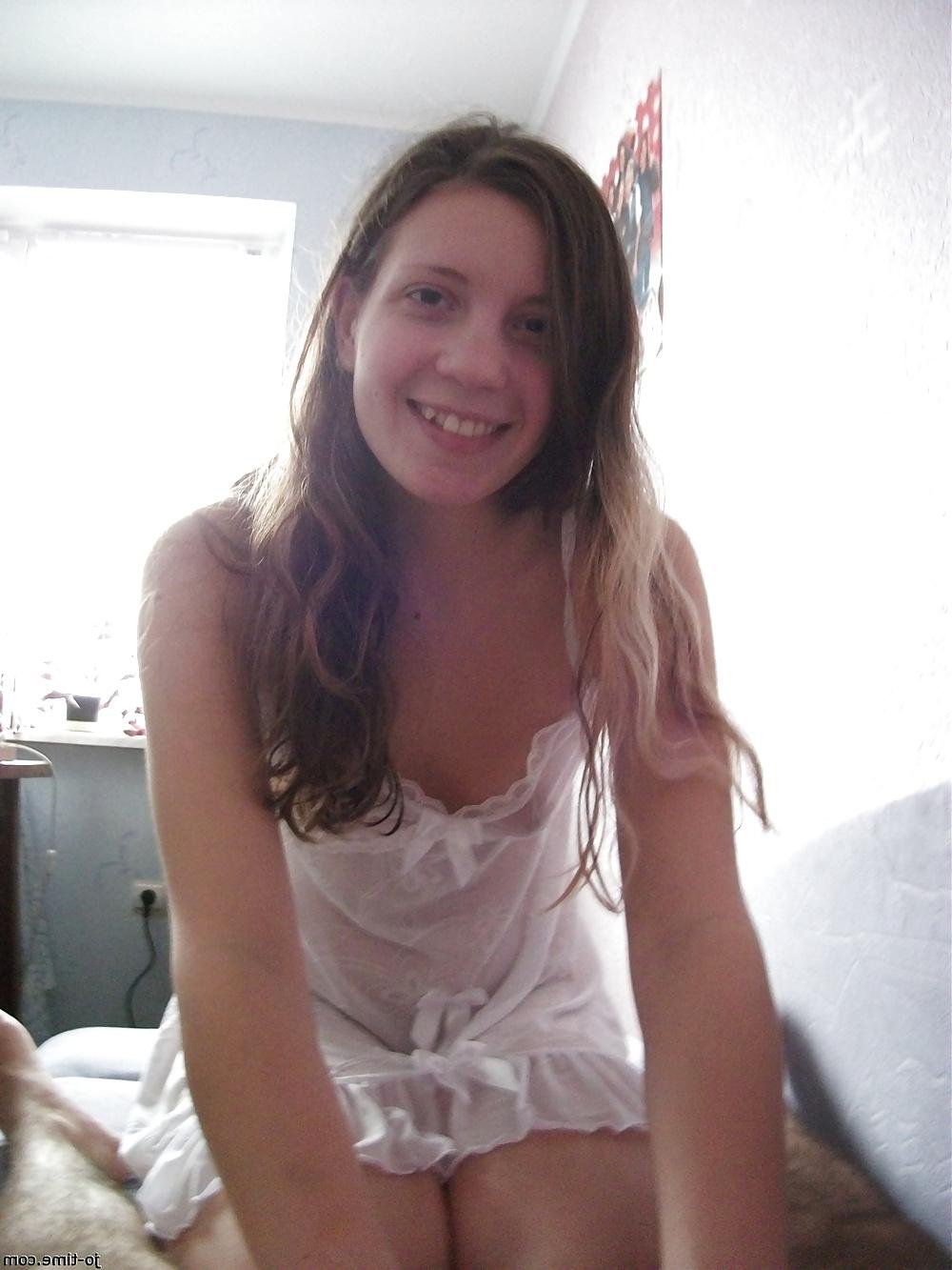 25P Shy Girl Gets Hot