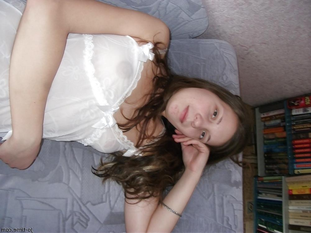25P Shy Girl Gets Hot