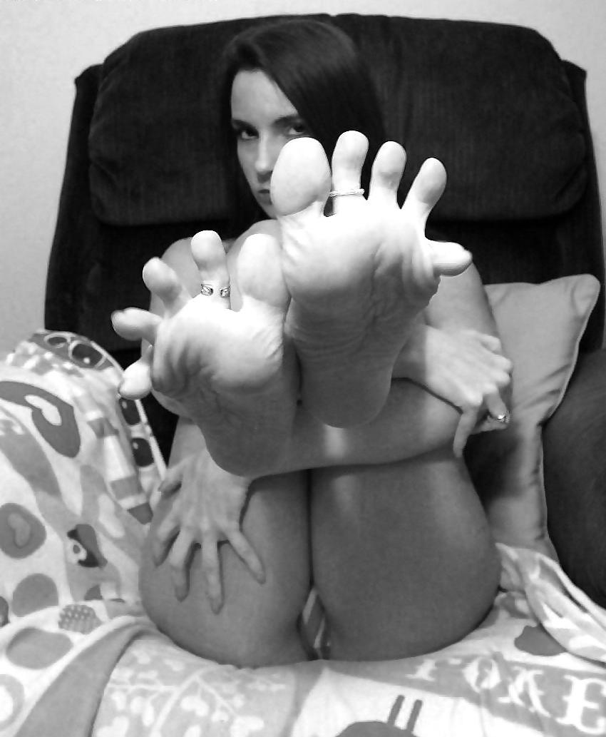 25P Over 30 BareFoot Beauties