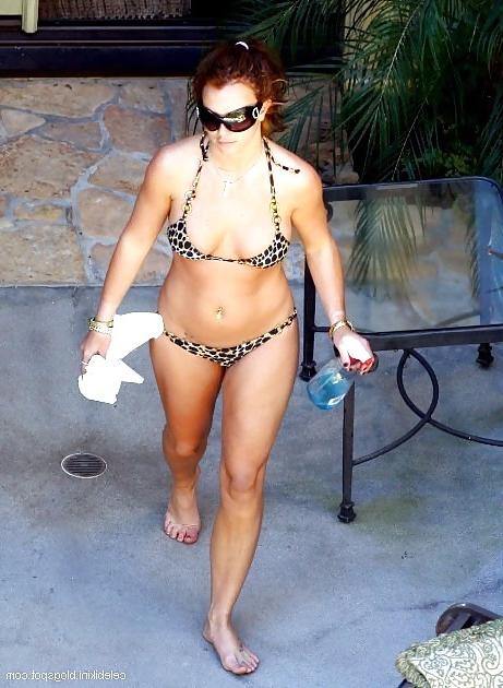 12P BRITNEY SPEARS ASS N FEET TO JERKOFF N CUM OVER