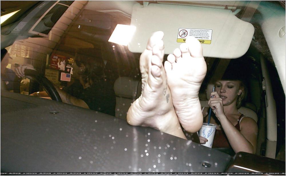 12P BRITNEY SPEARS ASS N FEET TO JERKOFF N CUM OVER