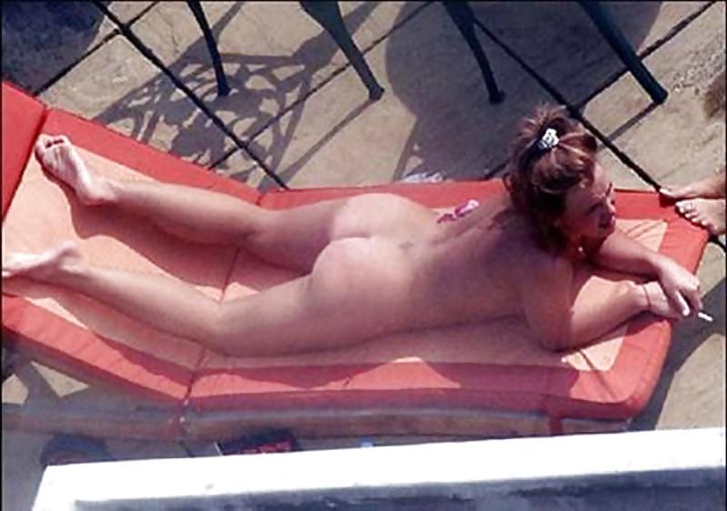 12P BRITNEY SPEARS ASS N FEET TO JERKOFF N CUM OVER